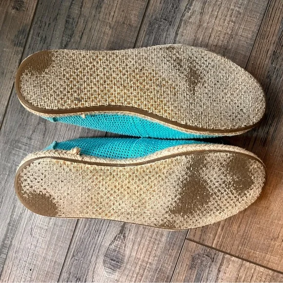 Toms Blue Moccasins Comfortable Stylish Footwear - Picture 3 of 3